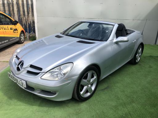 2005 -benz slk 200 kompressor auto price: £2,995 year: 2005 (05 reg) mileage: 90,000 engine: 1.8 petrol colour: silver doors: 2drs body:... photo